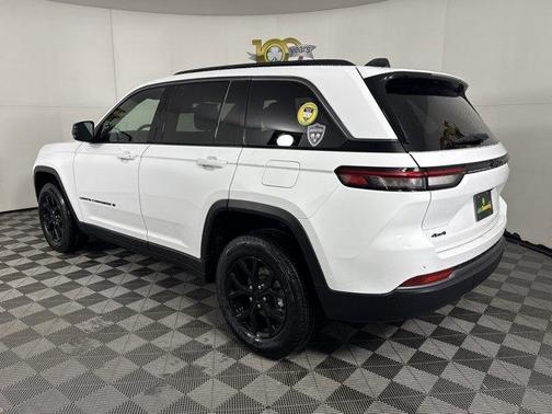 2026 Jeep Grand Cherokee Laredo