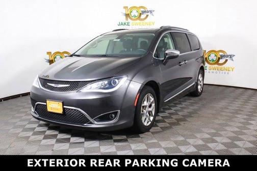 Photo 3 of 31 of 2019 Chrysler Pacifica Limited