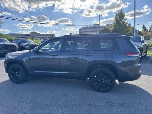 2022 Jeep Grand Cherokee L Laredo