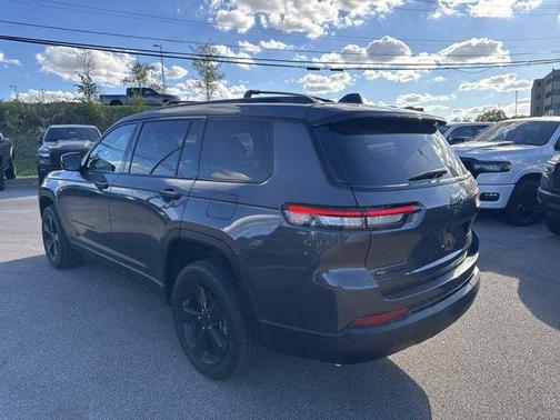 2022 Jeep Grand Cherokee L Laredo
