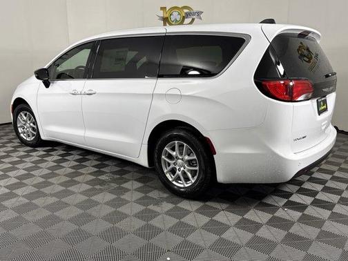 2026 Chrysler Voyager LX