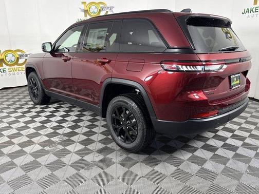 2025 Jeep Grand Cherokee Laredo