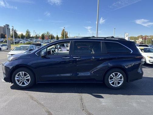 2025 Toyota Sienna XLE