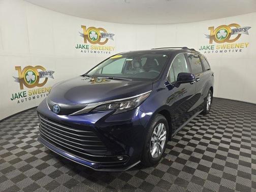 2025 Toyota Sienna XLE