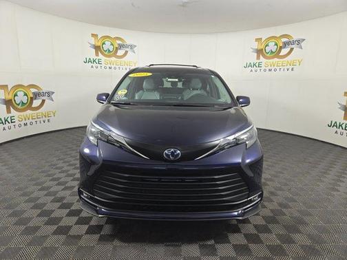 2025 Toyota Sienna XLE