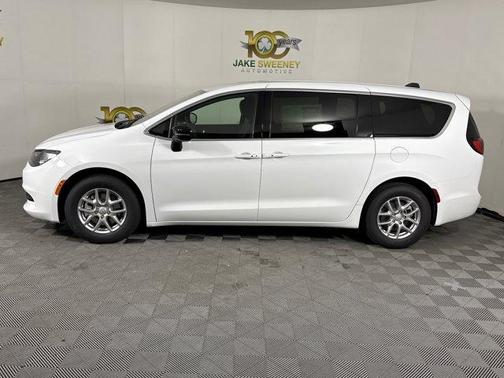 2026 Chrysler Voyager LX