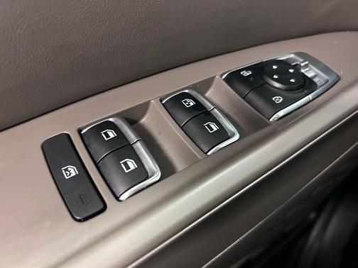 Snow White Pearl 2025 Kia Carnival LXS