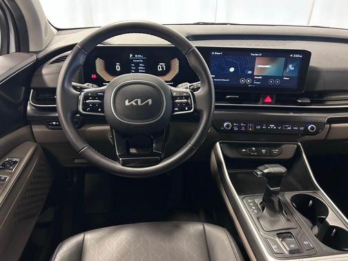 Snow White Pearl 2025 Kia Carnival LXS