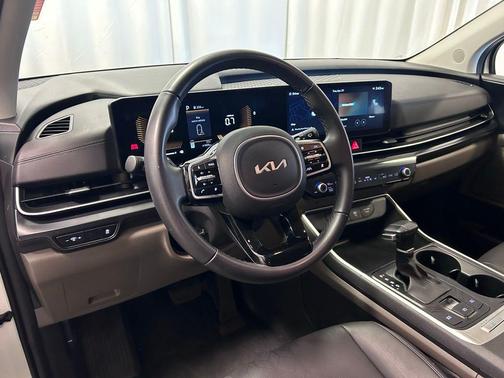 Snow White Pearl 2025 Kia Carnival LXS