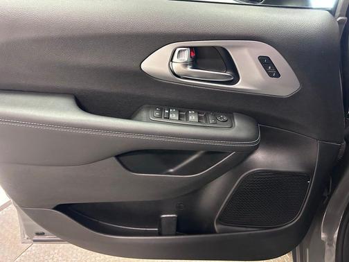 Ceramic Gray Clearcoat 2023 Chrysler Pacifica Touring L