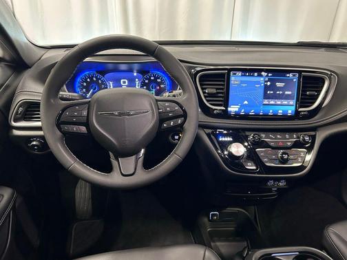Ceramic Gray Clearcoat 2023 Chrysler Pacifica Touring L