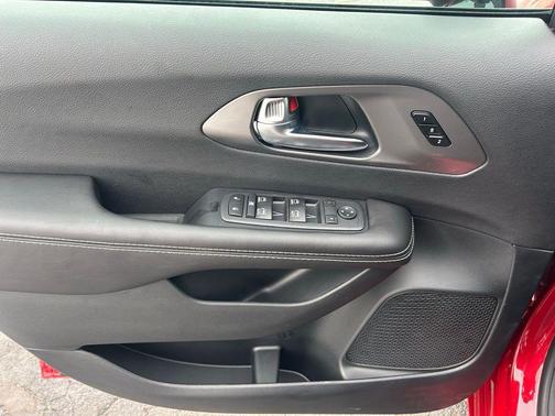 Red Hot Pearlcoat 2026 Chrysler Pacifica L