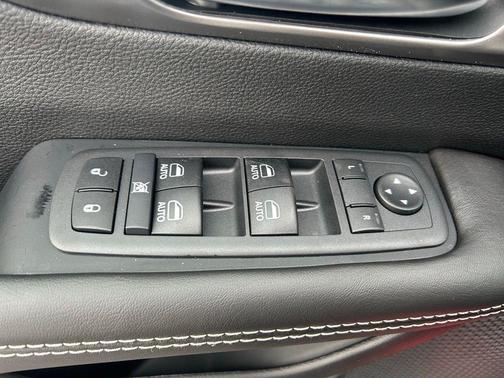 Red Hot Pearlcoat 2026 Chrysler Pacifica L