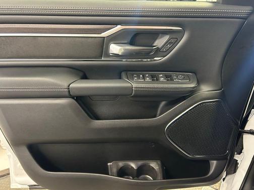 Bright White Clearcoat 2026 RAM 1500 Laramie