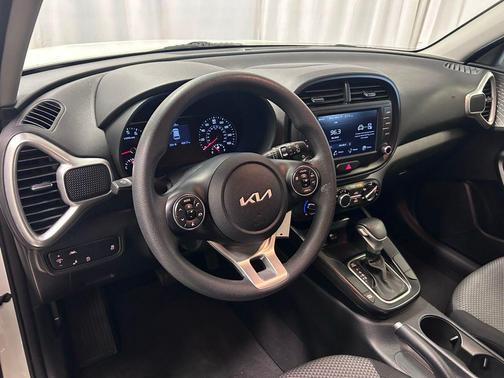 Snow White Pearl 2022 Kia Soul LX