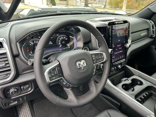 Diamond Black Crystal Pearlcoat 2026 RAM 1500 Big Horn/Lone Star
