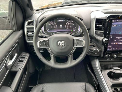 Diamond Black Crystal Pearlcoat 2026 RAM 1500 Big Horn/Lone Star