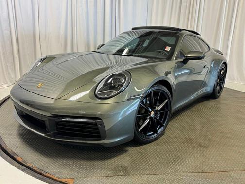 Aventurine Green Metallic 2024 Porsche 911 Carrera