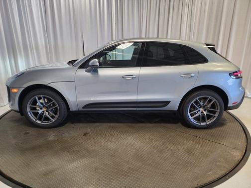 Dolomite Silver Metallic 2025 Porsche Macan Macan