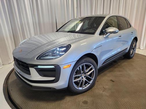 Dolomite Silver Metallic 2025 Porsche Macan Macan