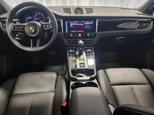 Dolomite Silver Metallic 2025 Porsche Macan Macan