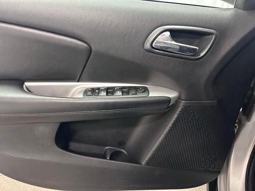 Bright Silver Metallic Clearcoat 2013 Dodge Journey SXT