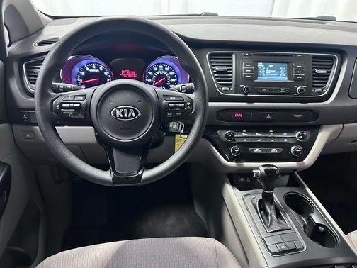 Clear White 2016 Kia Sedona L