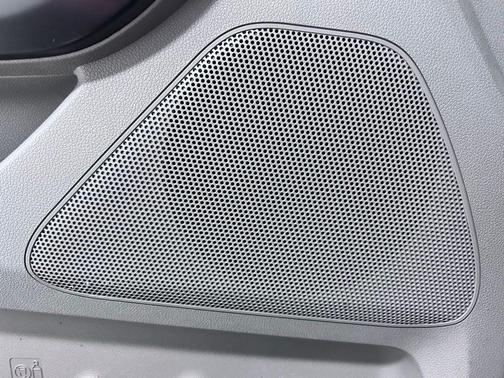 Clear White 2016 Kia Sedona L