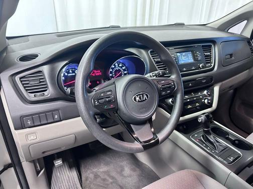 Clear White 2016 Kia Sedona L