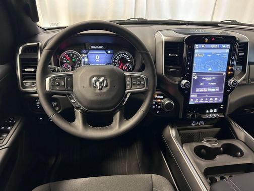 Diamond Black Crystal Pearlcoat 2026 RAM 1500 Big Horn/Lone Star