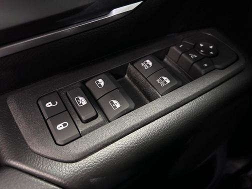 Diamond Black Crystal Pearlcoat 2026 RAM 1500 Big Horn/Lone Star