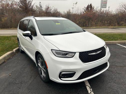 Bright White Clearcoat 2026 Chrysler Pacifica L