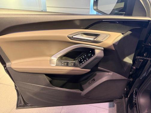 Mythos Black Metallic 2025 Audi Q5 Premium TFSI quattro S tronic