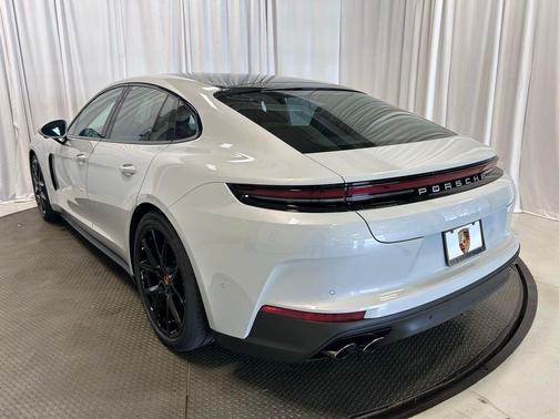 Ice Gray Metallic 2026 Porsche Panamera 4