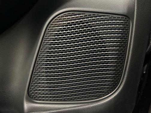 Diamond Black Crystal Pearlcoat 2026 Chrysler Pacifica L