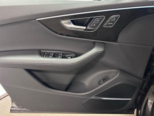 Samurai Gray Metallic 2025 Audi Q7 55 Premium Plus