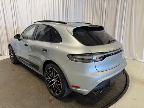 Dolomite Silver Metallic 2026 Porsche Macan Macan