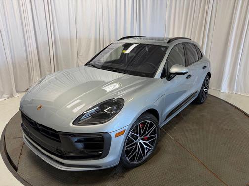 Dolomite Silver Metallic 2026 Porsche Macan Macan