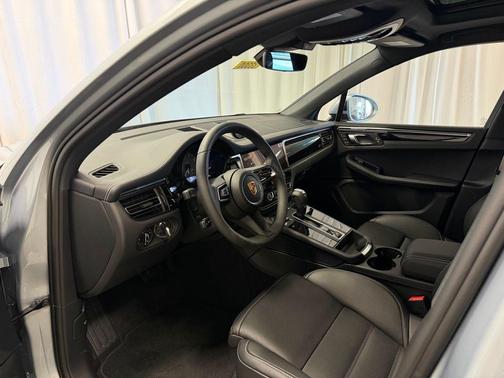 Dolomite Silver Metallic 2026 Porsche Macan Macan
