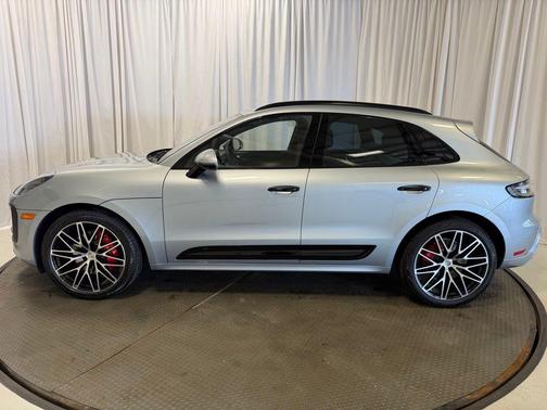 Dolomite Silver Metallic 2026 Porsche Macan Macan