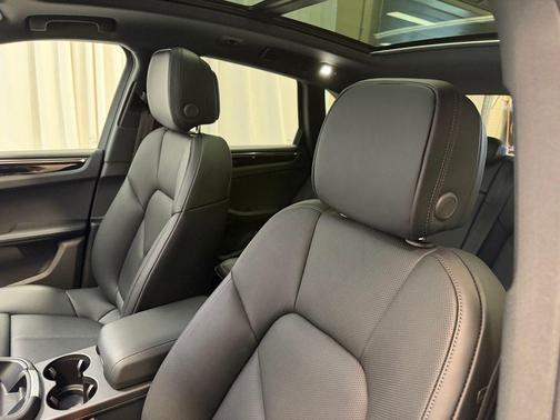Volcano Grey Metallic 2026 Porsche Macan Macan