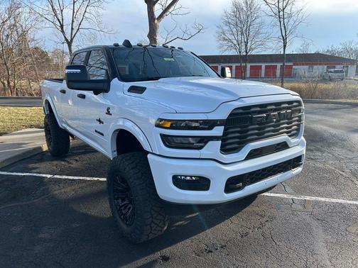 Bright White Clearcoat 2026 RAM 2500 Big Horn Crew Cab 4x4 6'4' Box