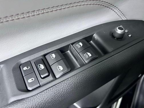 Diamond Black Crystal Pearlcoat 2026 Jeep Compass Limited