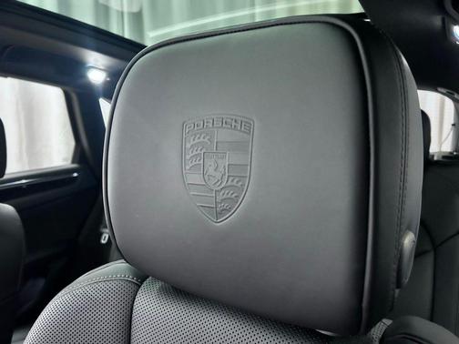 Volcano Grey Metallic 2026 Porsche Macan Macan