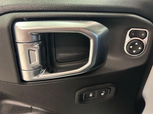 Bright White Clearcoat 2026 Jeep Wrangler Rubicon