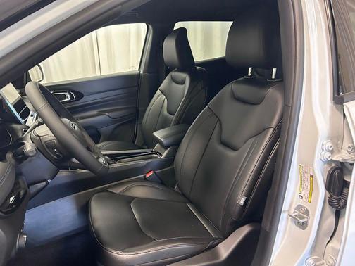 Bright White Clearcoat 2026 Jeep Compass Limited