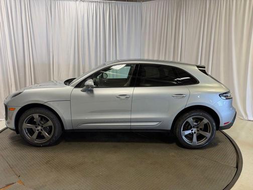 Dolomite Silver Metallic 2026 Porsche Macan Macan