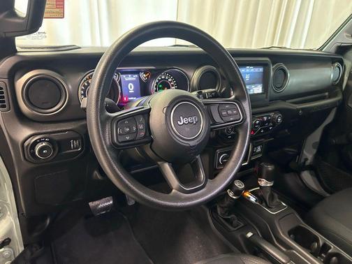 Earl Clearcoat 2023 Jeep Wrangler Sport
