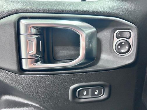Granite Crystal Metallic Clearcoat 2026 Jeep Gladiator Mojave 4x4