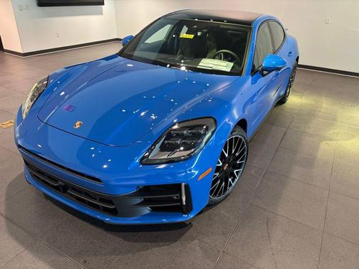 Lugano Blue 2026 Porsche Panamera